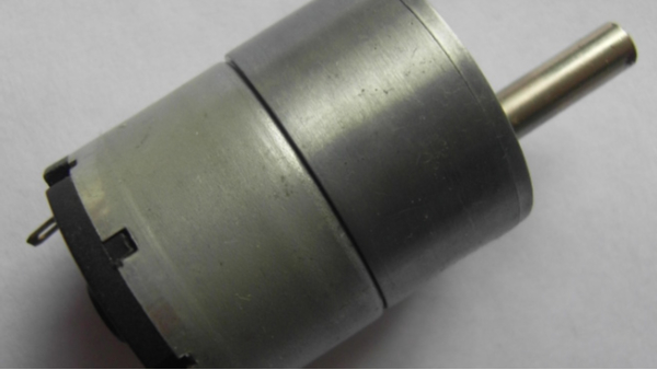 深圳新能源汽車電機(jī)廠家為您揭秘:連接器如何應(yīng)對新能源汽車電機(jī)發(fā)熱與振動(dòng)問題